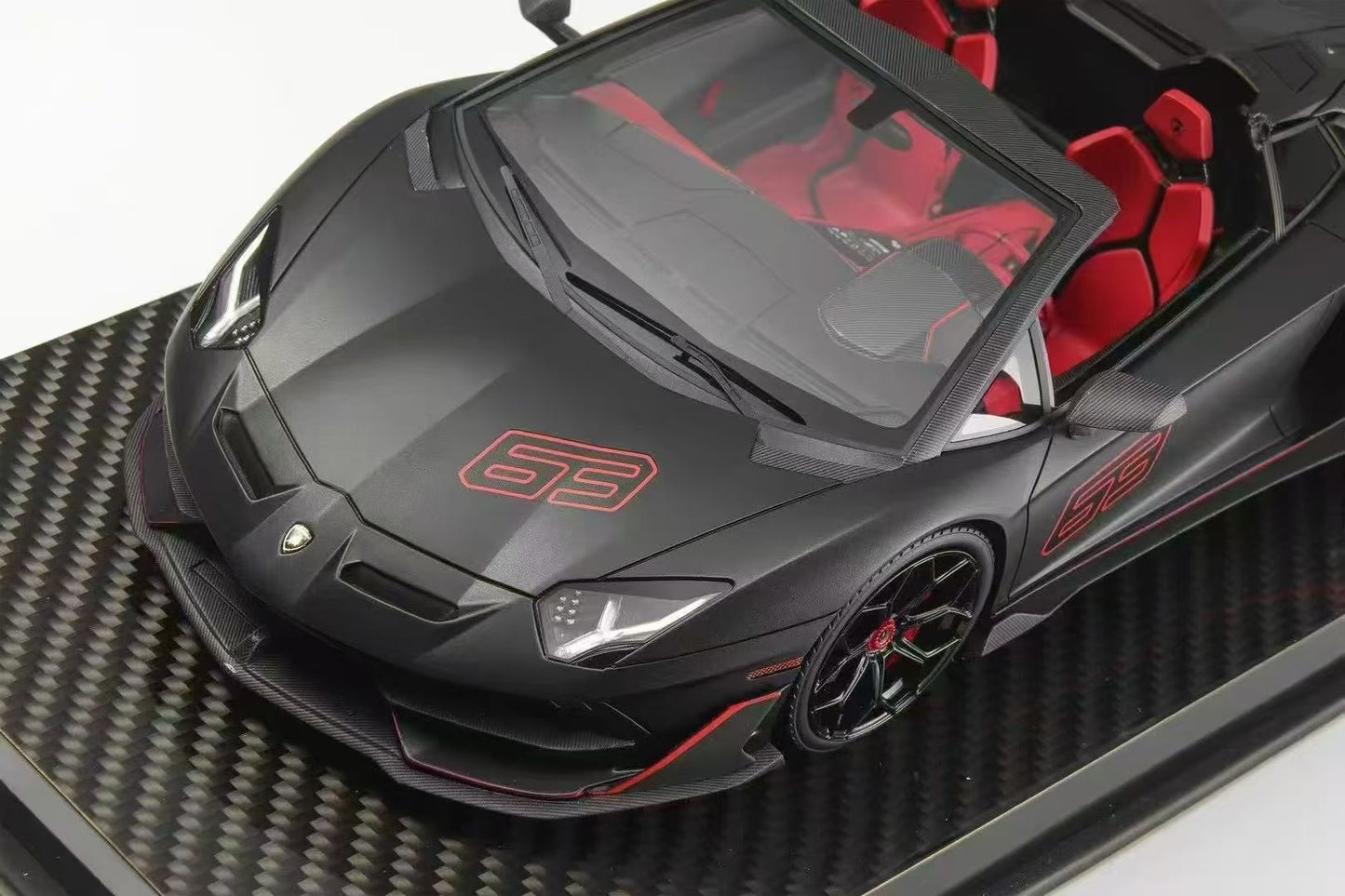 (Pre-Order) Ultra Unique/ Runner Aventador SVJ 1/18