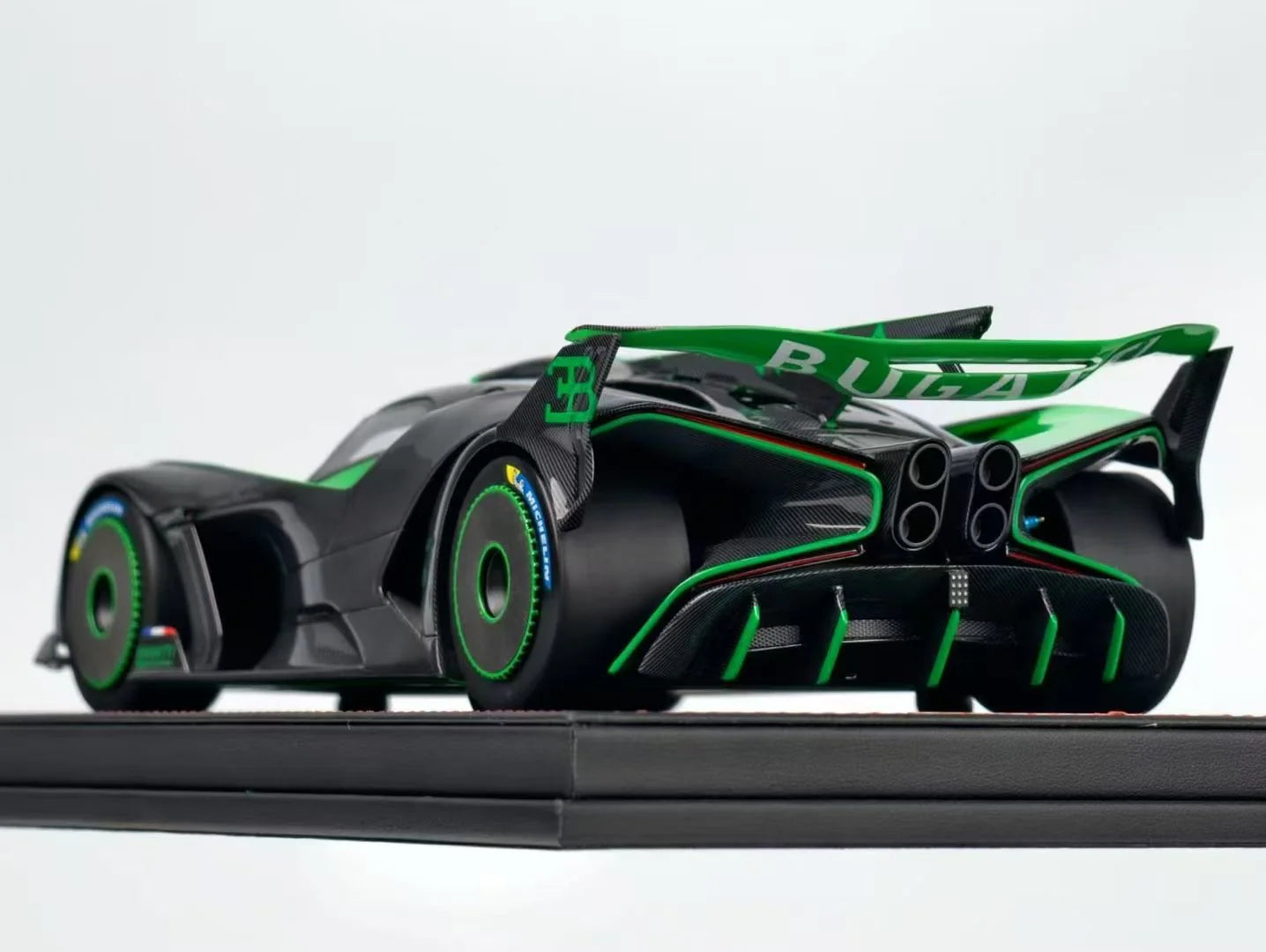 (Pre-Order) MCM Bolide 1/18