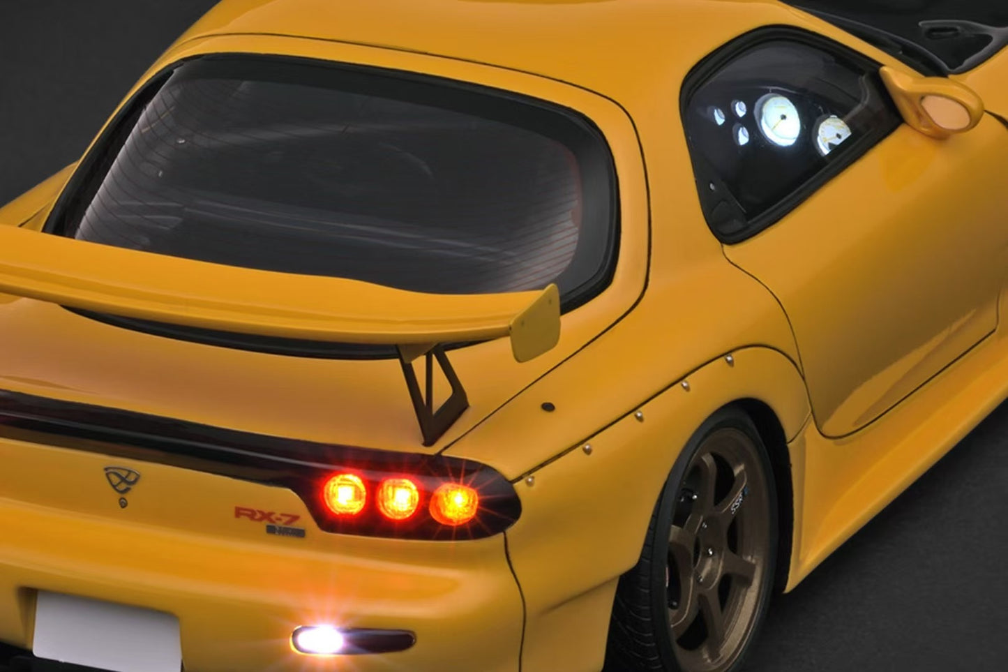 (Pre-Order) Ignition Models 1/18 Initial D Mazda RX-7 (FD3S)