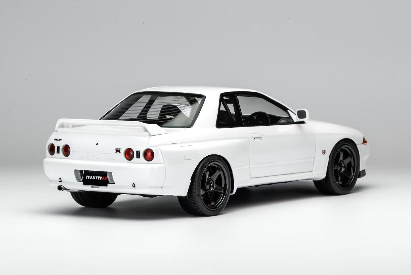(Pre Order) MotorHelix Nissan Skyline R32 GT-R 1/18