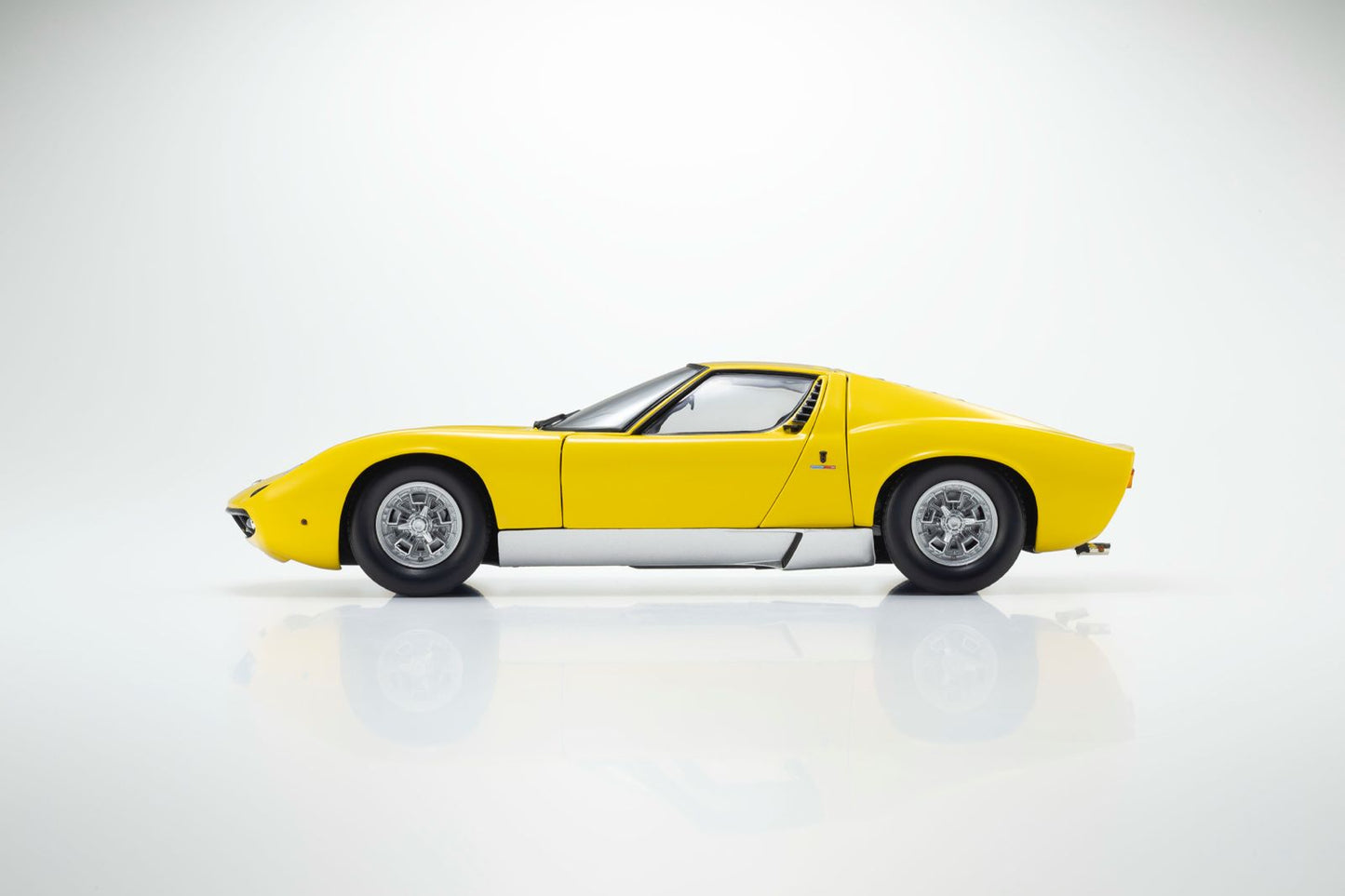 (Pre-Order) Kyosho LAM Miura P 400