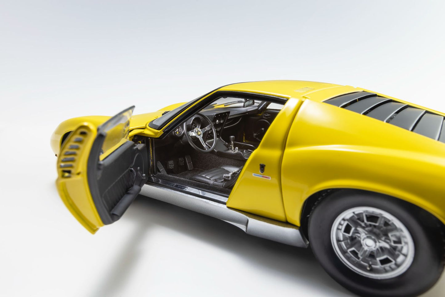 (Pre-Order) Kyosho LAM Miura P 400