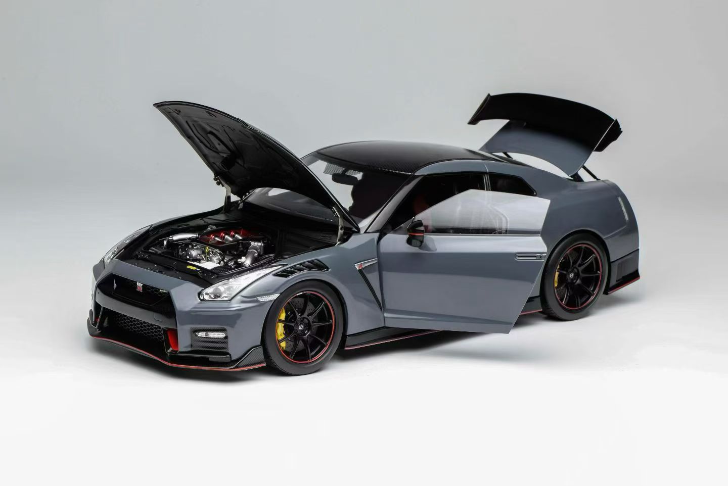 (Pre-Order) MotorHelix Nissan GT-R Nismo R35 1/18