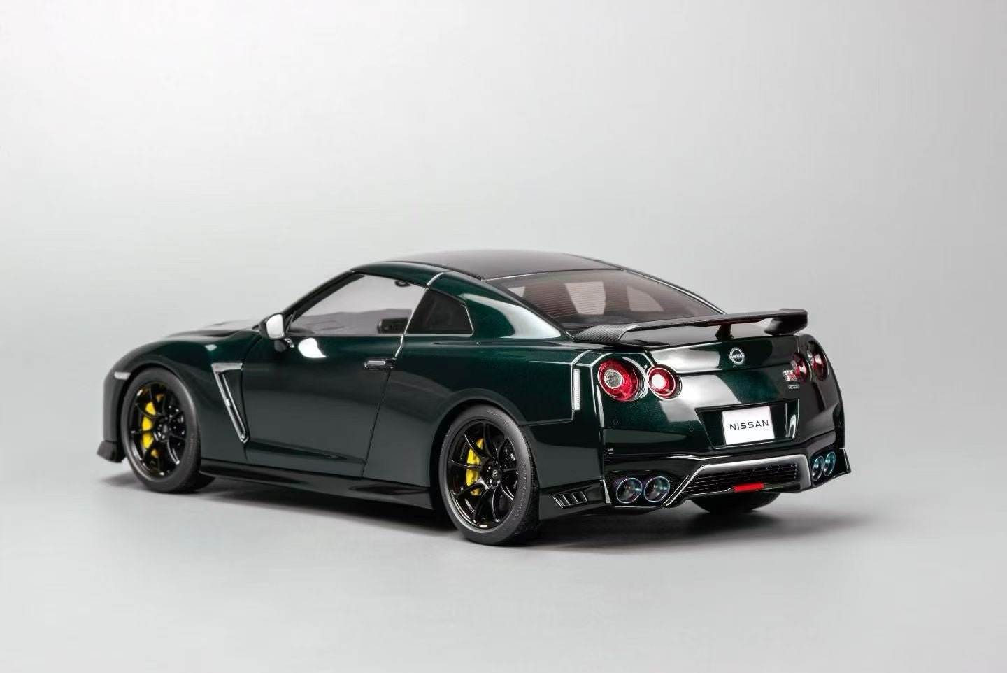 (Pre-Order) MotorHelix Nissan GT-R R35 Track Edition 1/18