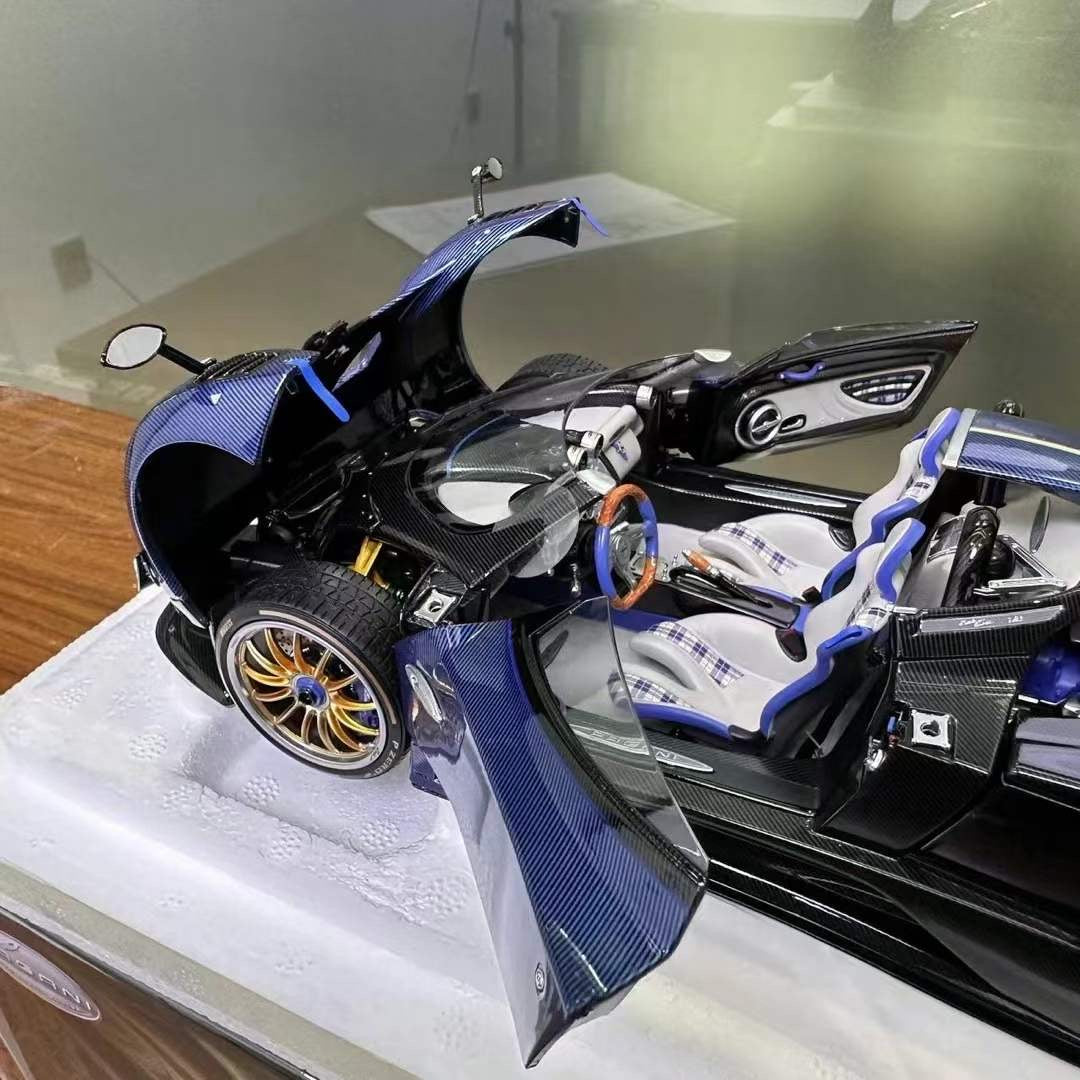 LCD Pagani Zonda HP Carbon Blue 1/18