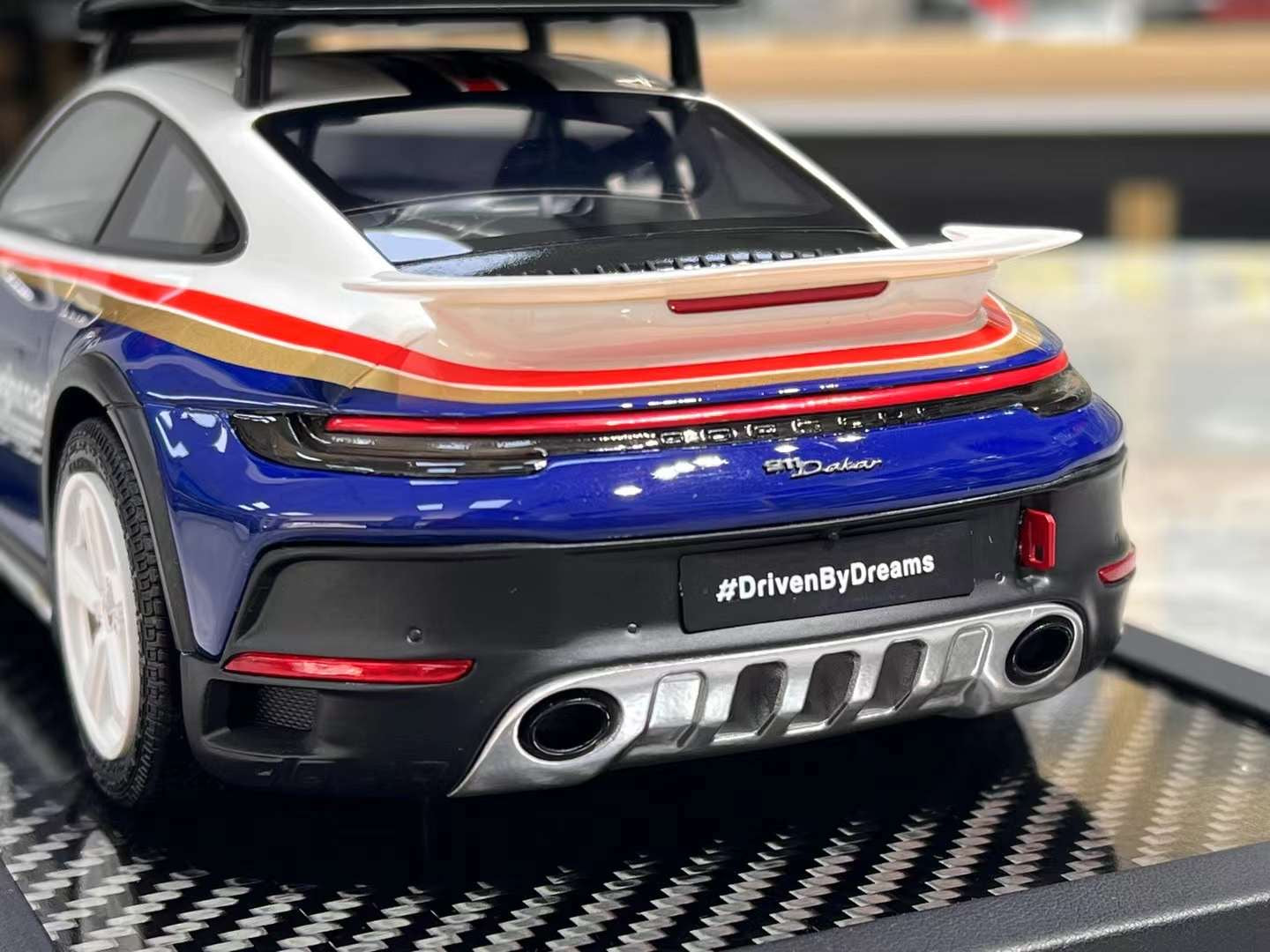 VIP Models 911 Dakar 1/18