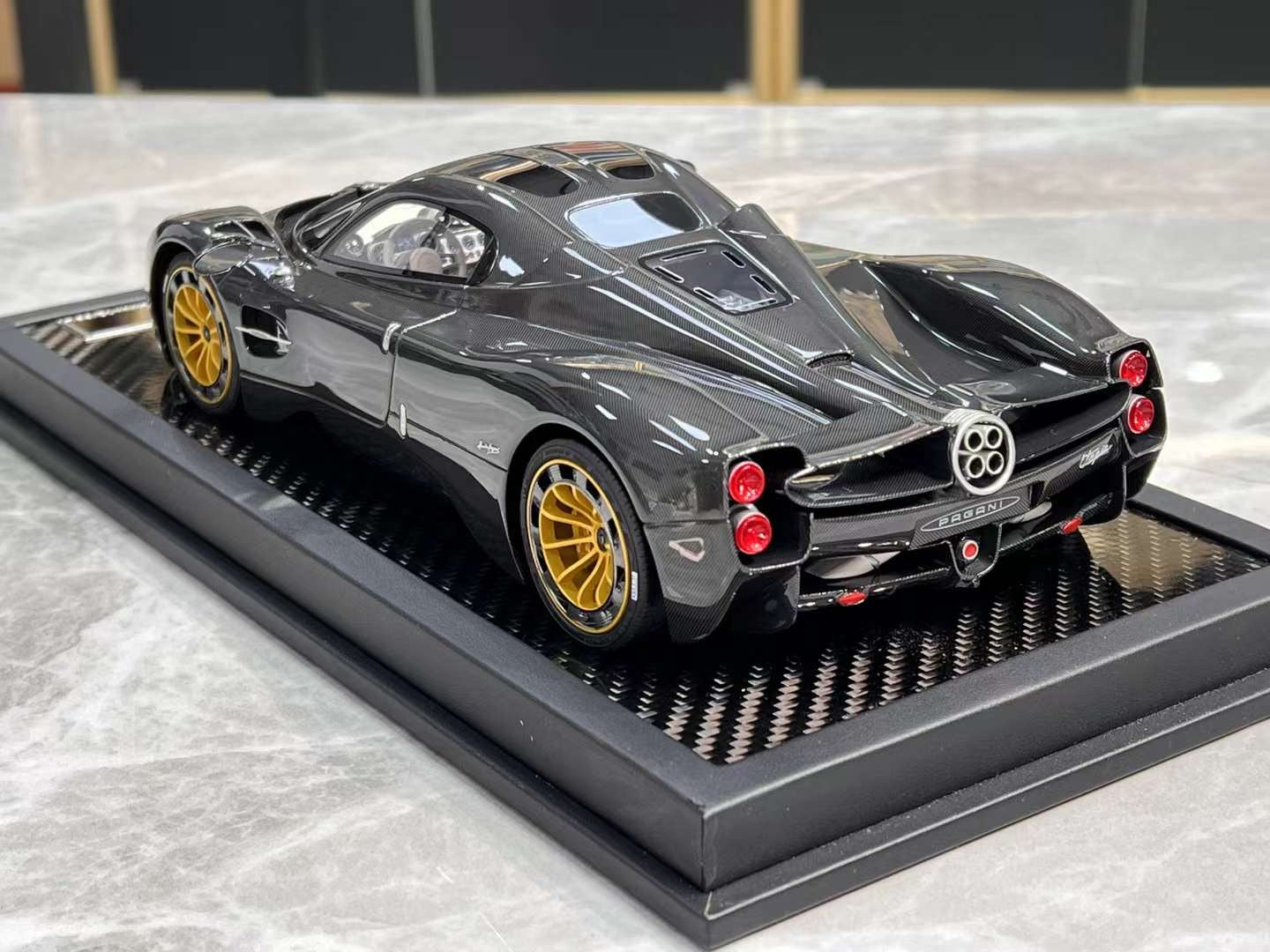 VIP Models Pagani Utopia 1/18 Carbon Black.