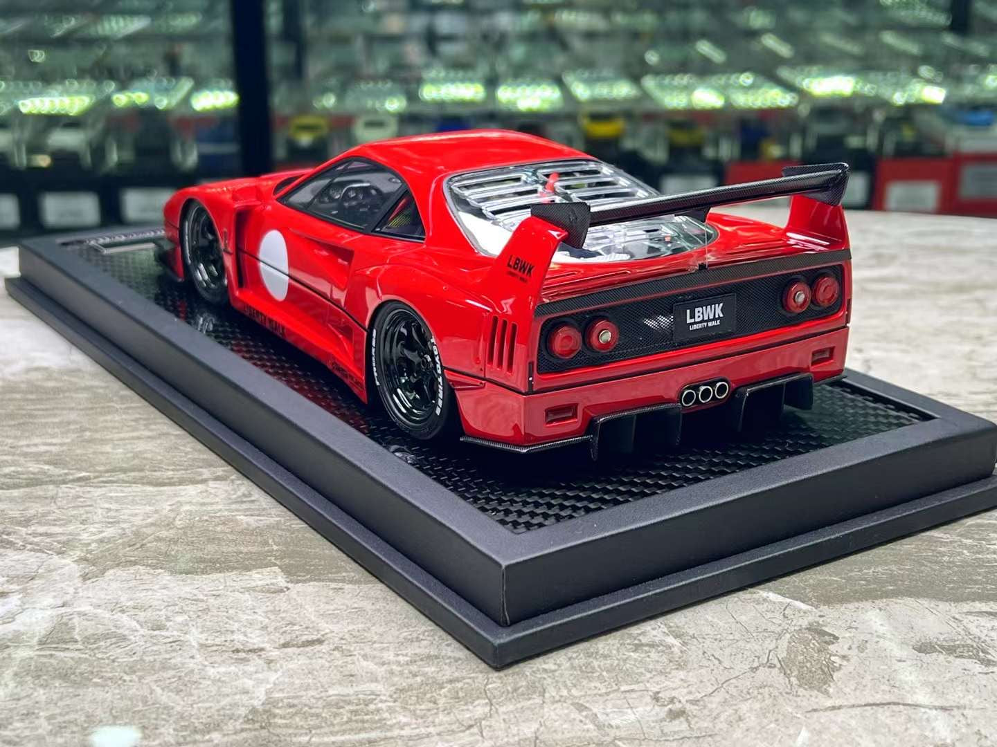 VIP Models LBWK F40 1/18