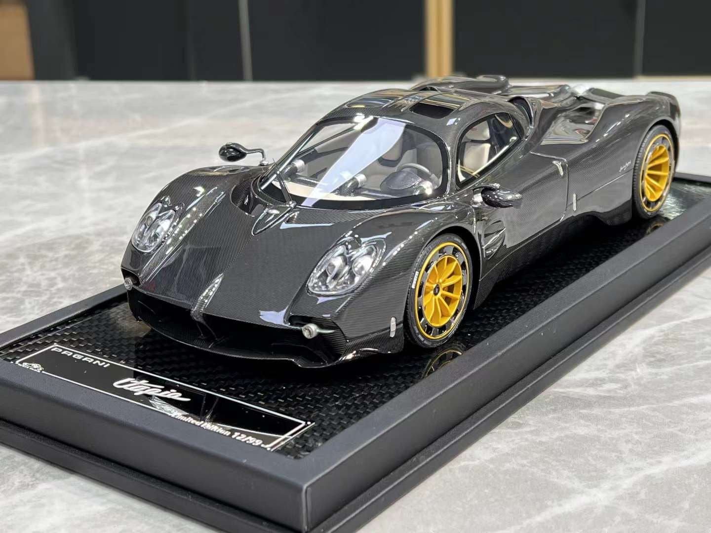 VIP Models Pagani Utopia 1/18 Carbon Black.