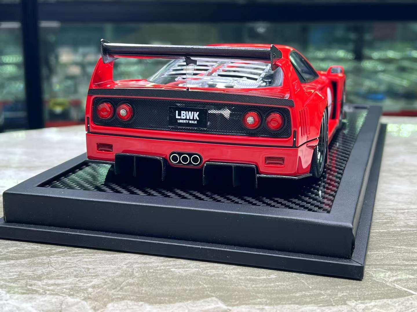 VIP Models LBWK F40 1/18