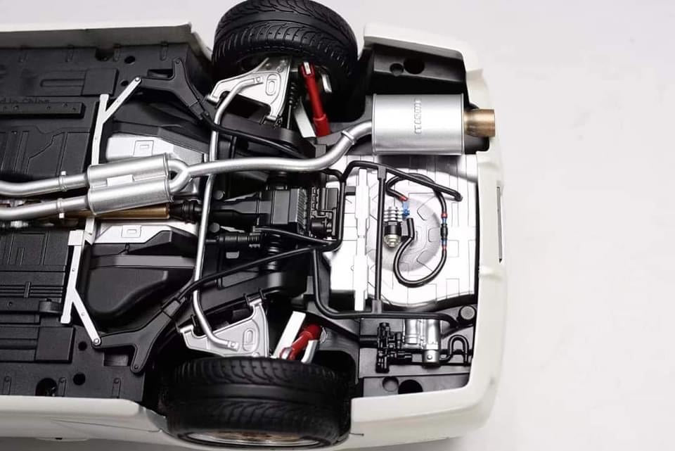 MotorHelix R34 Pearl White 1/18