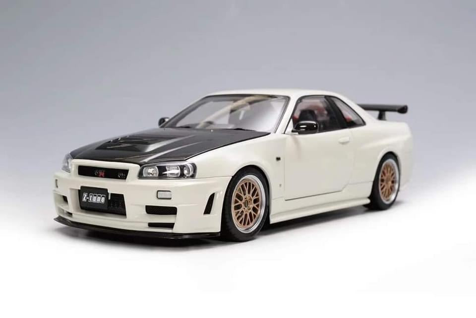 MotorHelix R34 Pearl White 1/18