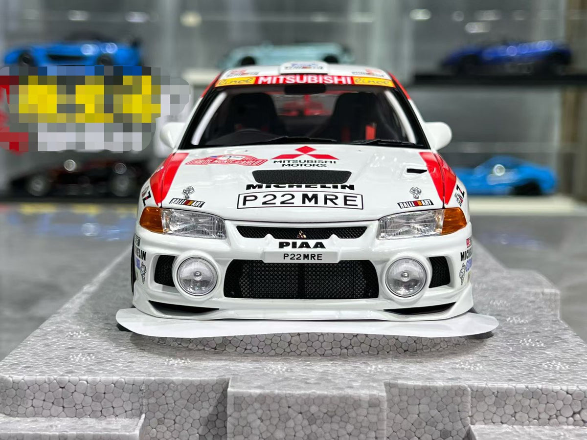MotorHelix Mitsubishi Lancer EVO IV 1/18