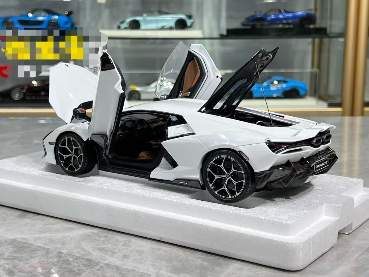 LCD Lamborghini Revuelto 1/18