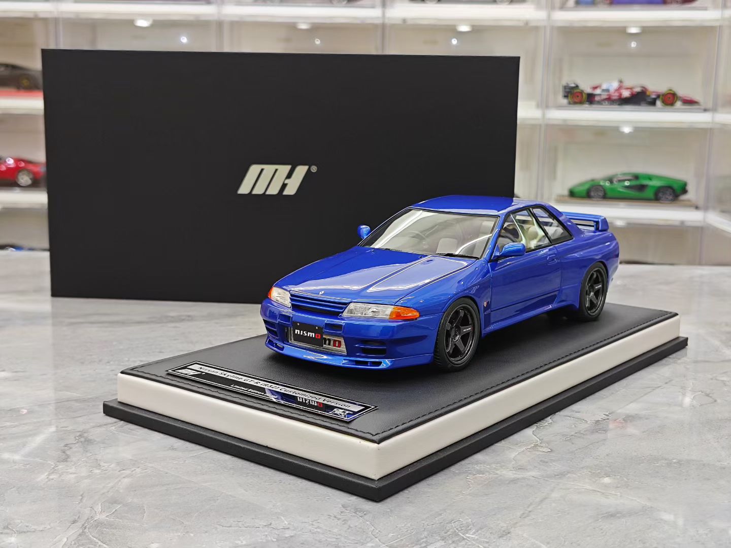 MotorHelix Nissan Skyline R32 GT-R 1/18