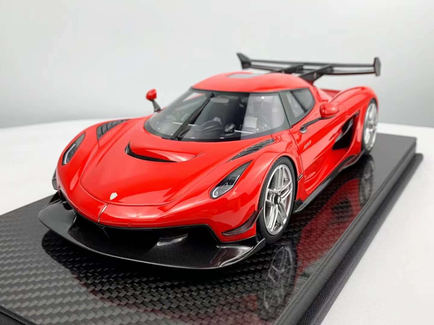 (Pre-Order) FrontiArt Koenigsegg Jesko 1/18 (Pearl Green)