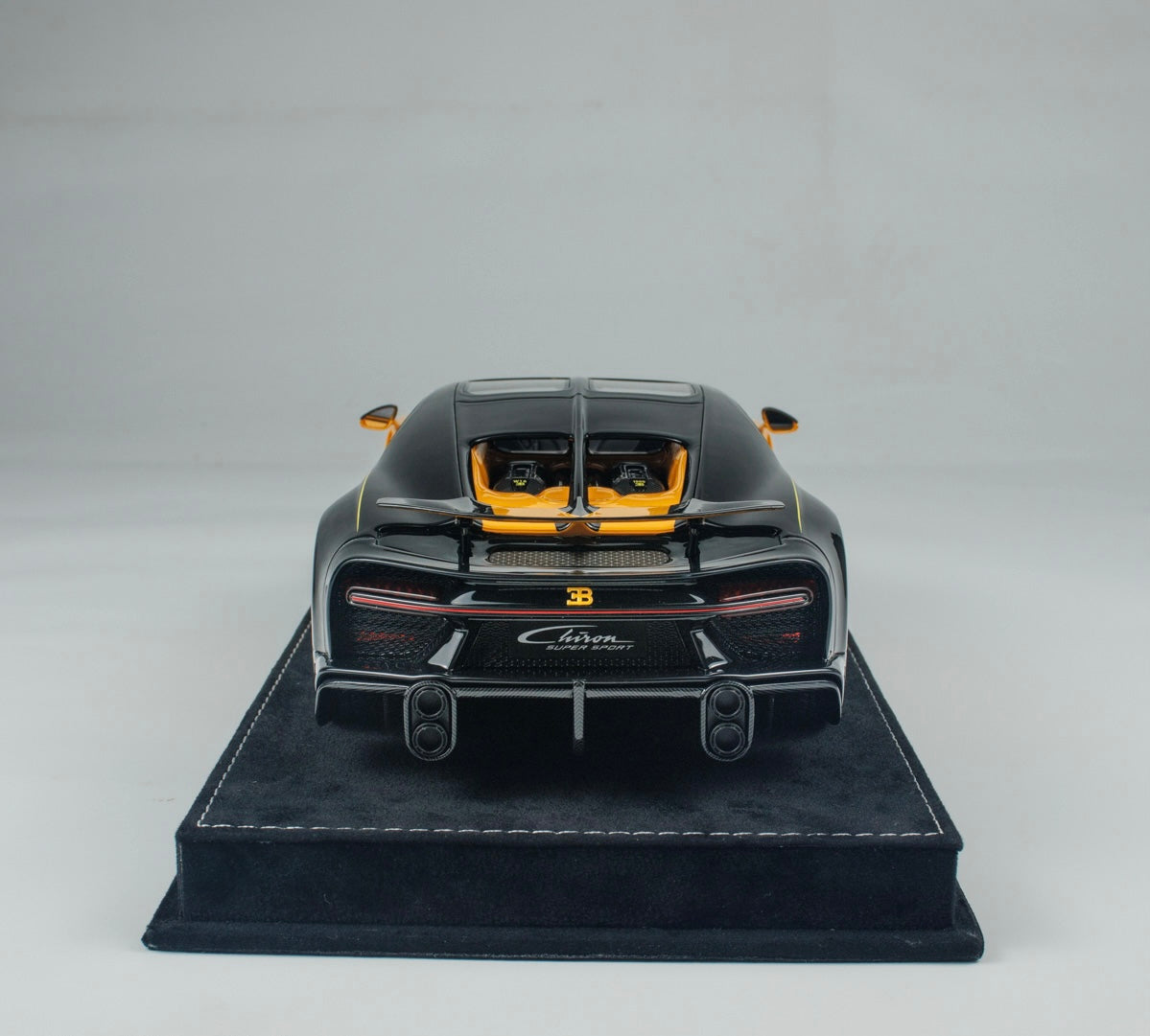 CLEARANCE! Henson & Heaven (HH Models) 1/18 Bugatti Chiron SS