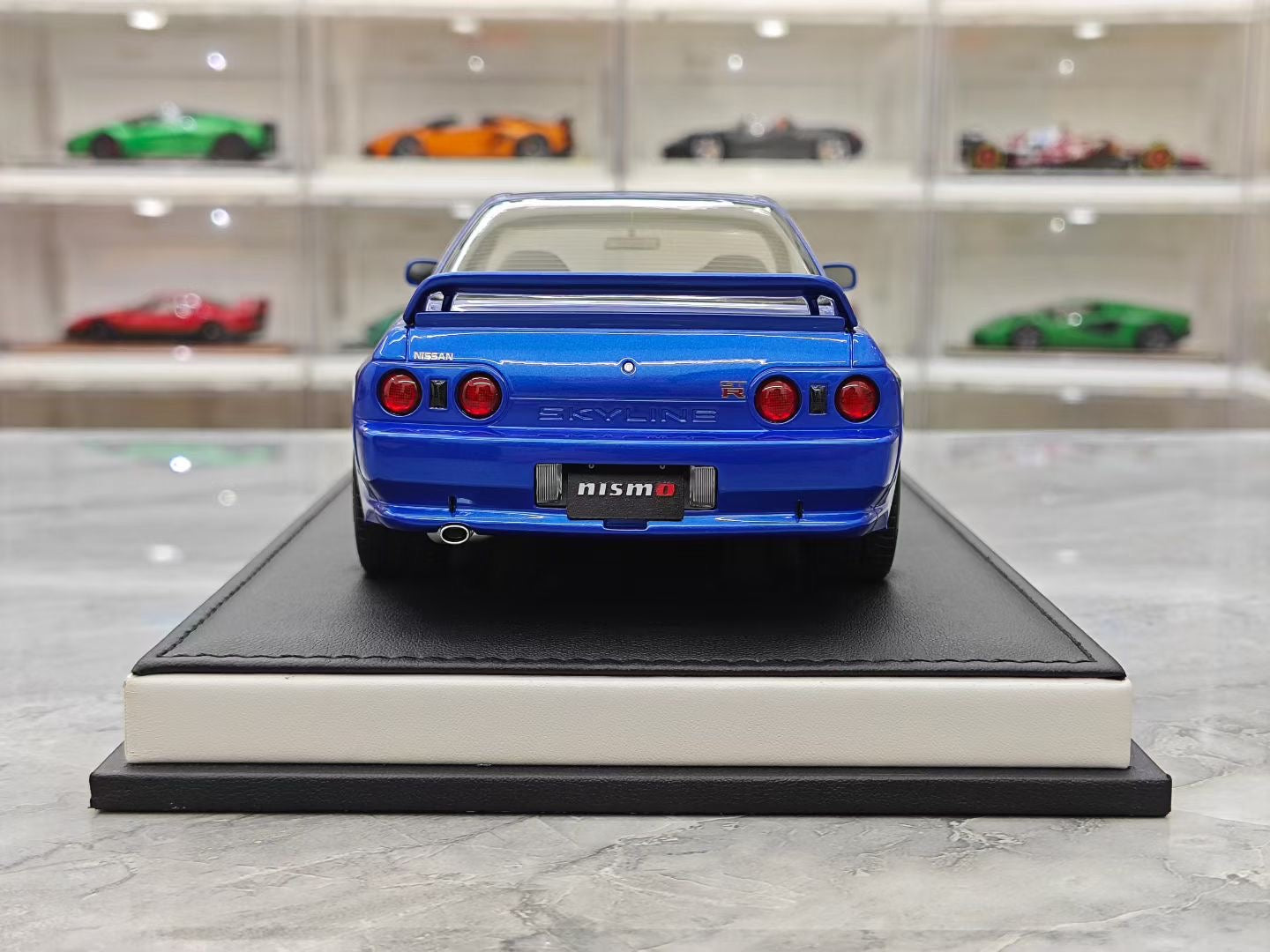 MotorHelix Nissan Skyline R32 GT-R 1/18