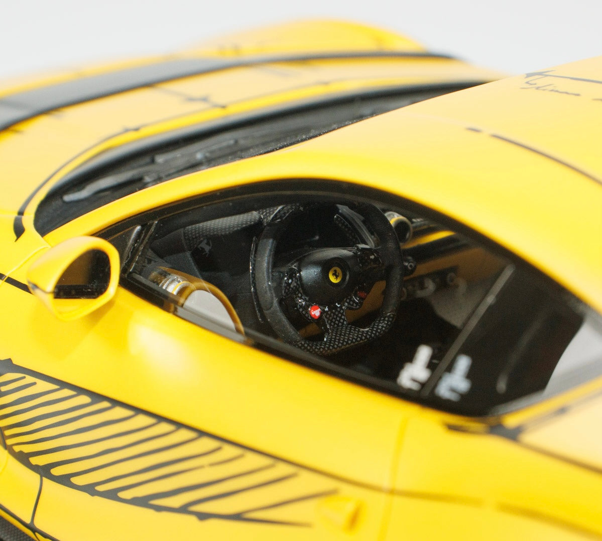 CLEARANCE!! Henson & Heaven (HH Models) 812 Competizione 1/18