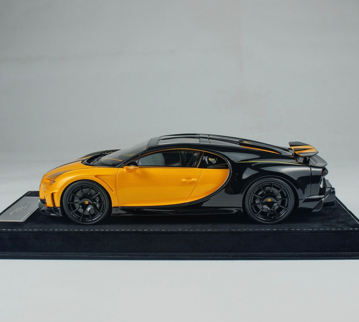 CLEARANCE! Henson & Heaven (HH Models) 1/18 Bugatti Chiron SS