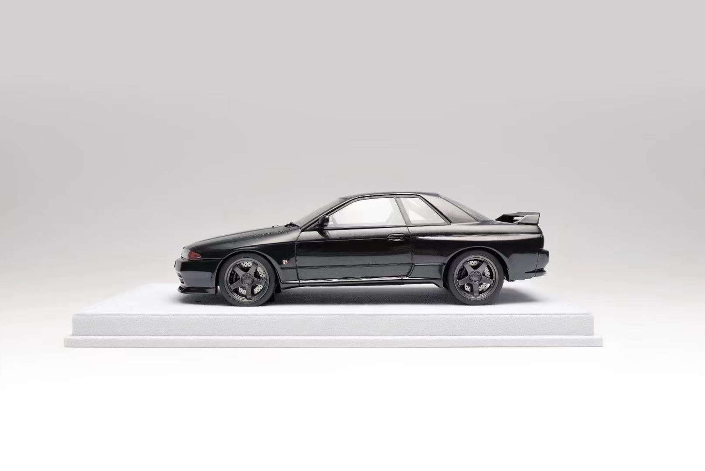 (Pre Order) MotorHelix Nissan Skyline R32 GT-R 1/18