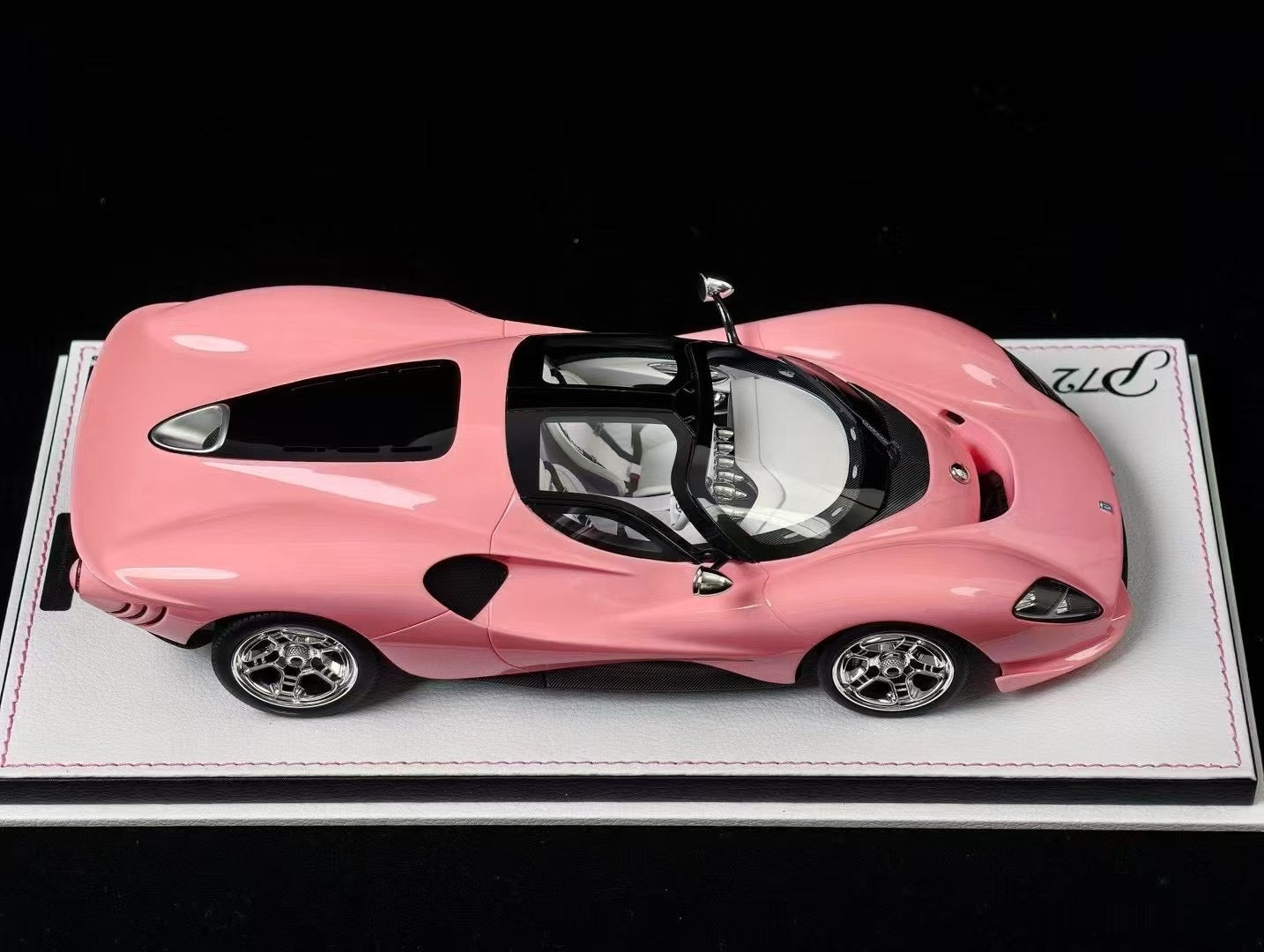 Peako Models De Tomaso P72 1/18