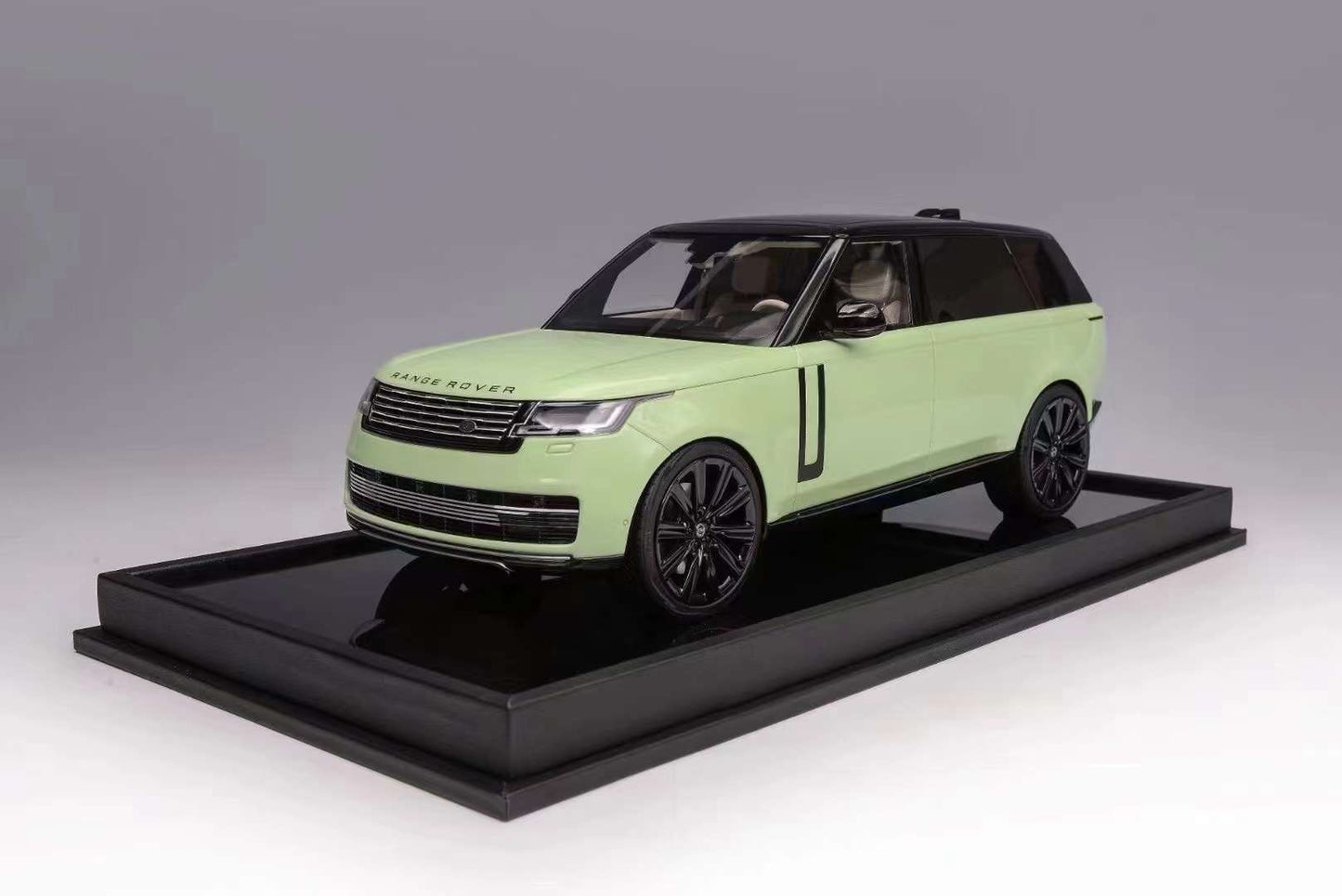 MotorHelix Range Rover LWB 1/18