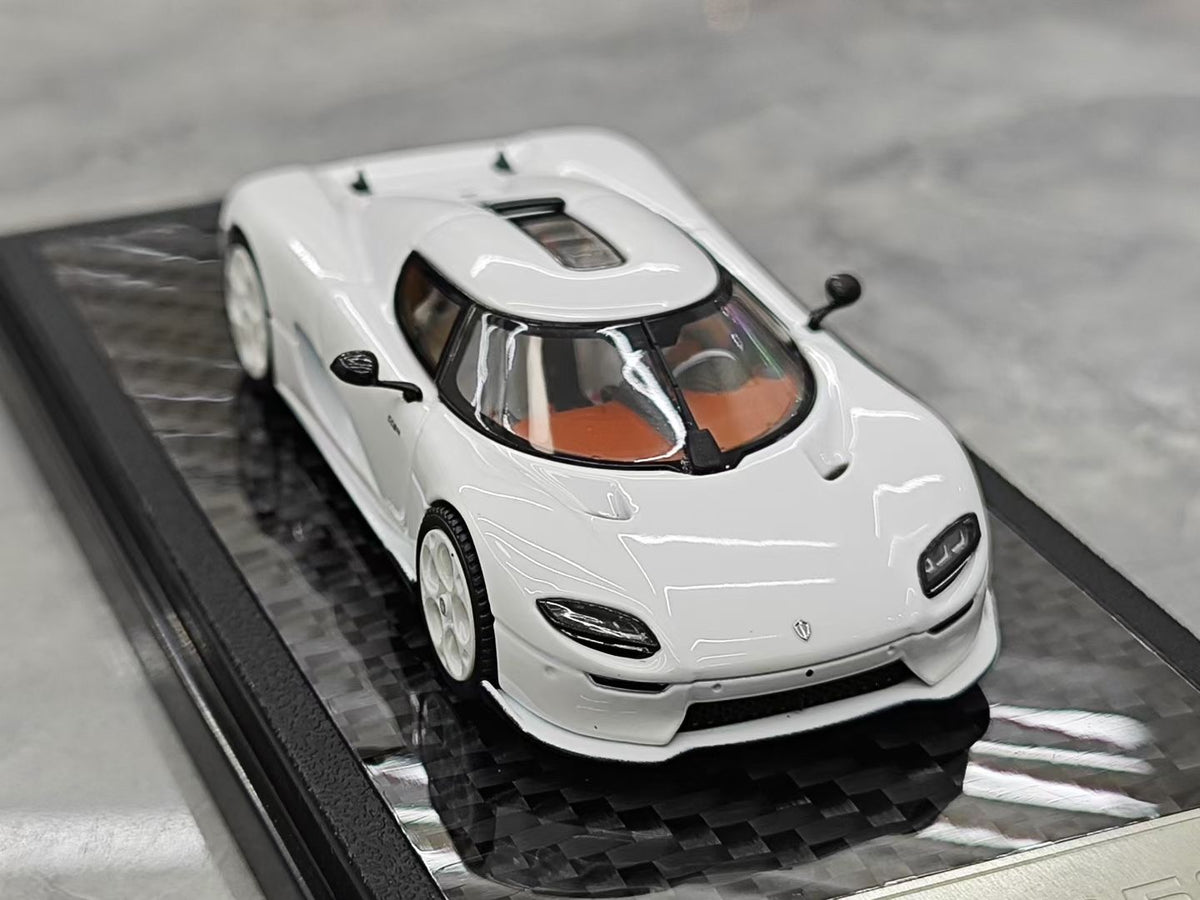 LCD 1/64 Koenigsegg CC850