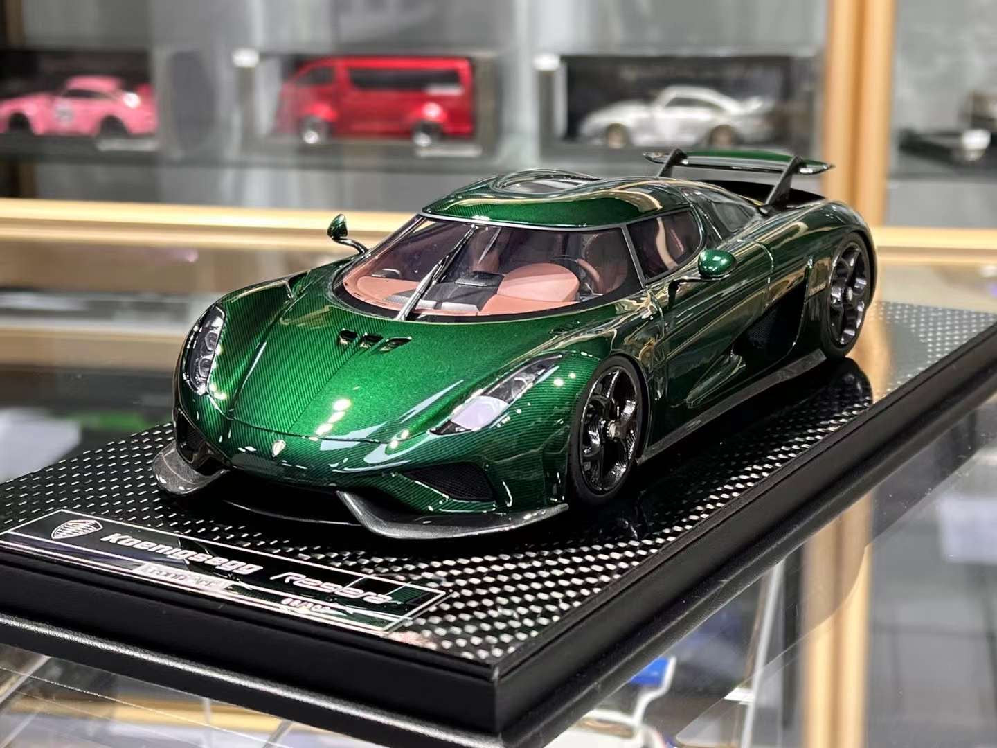 FrontiArt Koenigsegg Regera (Carbon Green) 1/18.