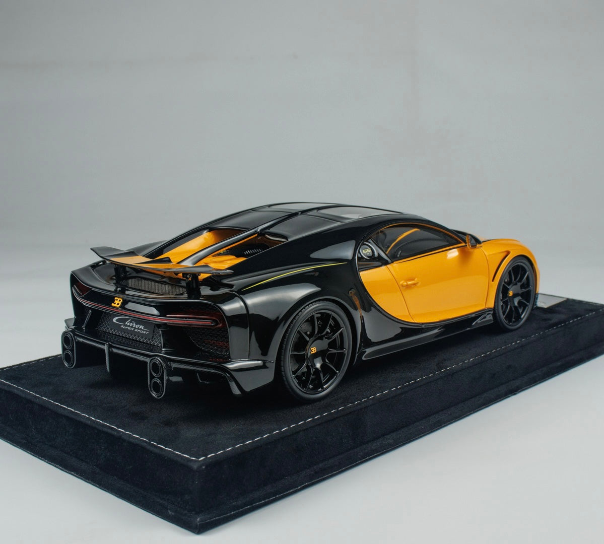 CLEARANCE! Henson & Heaven (HH Models) 1/18 Bugatti Chiron SS