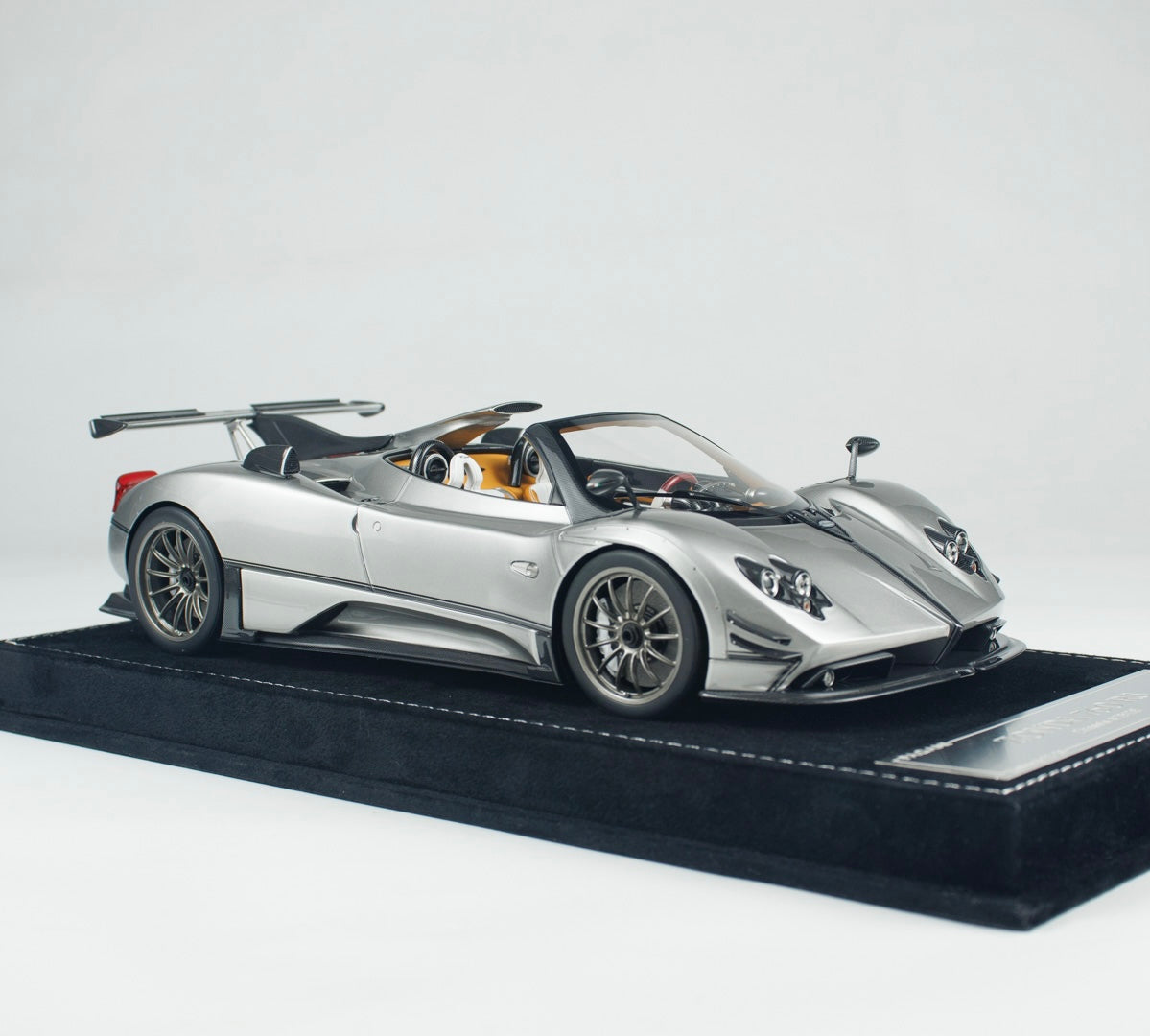 CLEARANCE! Henson & Heaven (HH Models) Pagani Zonda Roadster 1/18