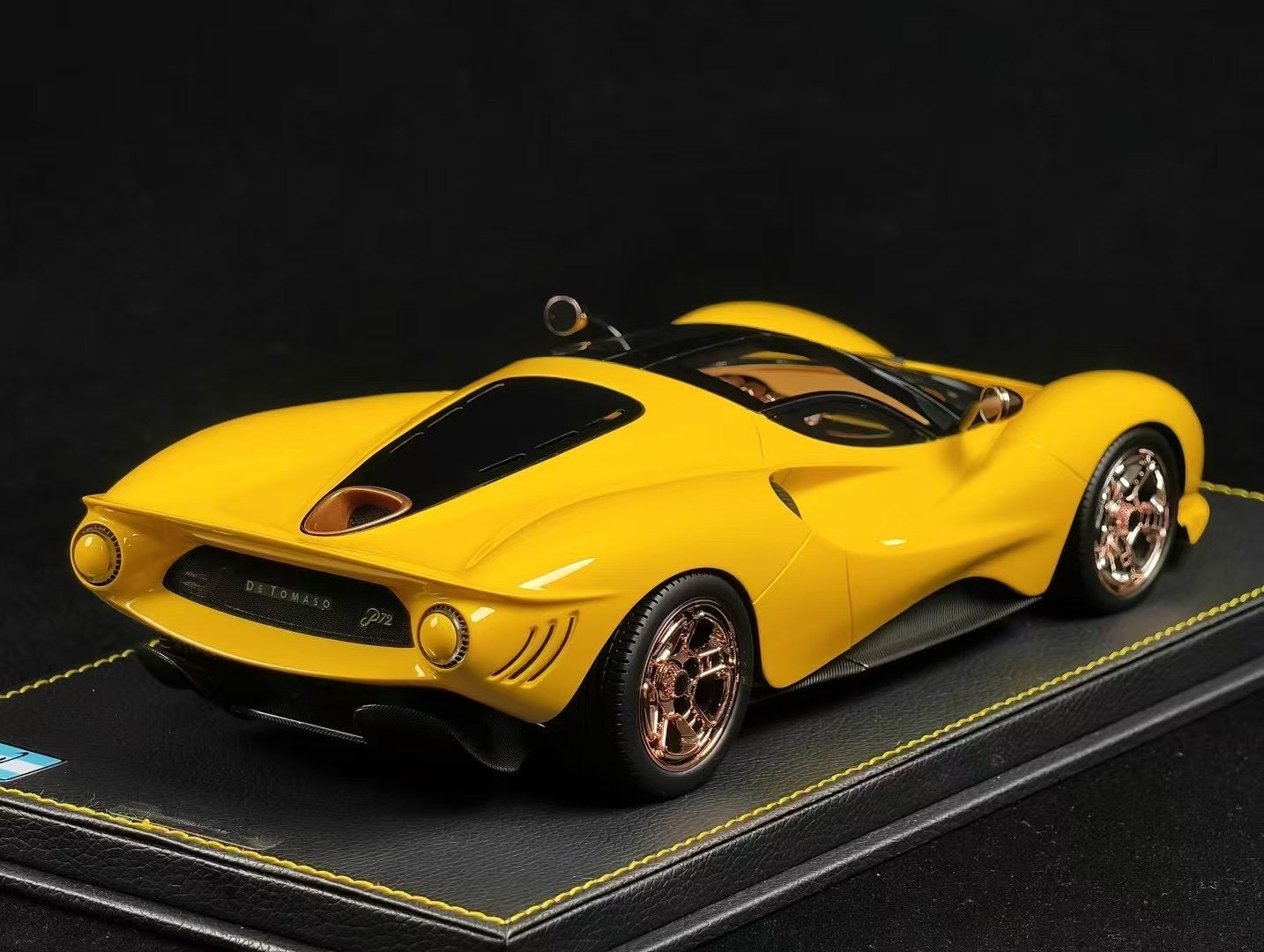 Peako Models De Tomaso P72 1/18