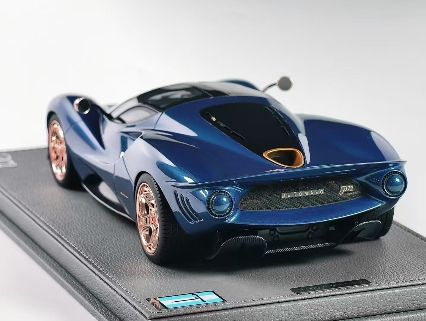 Peako Models De Tomaso P72 1/18