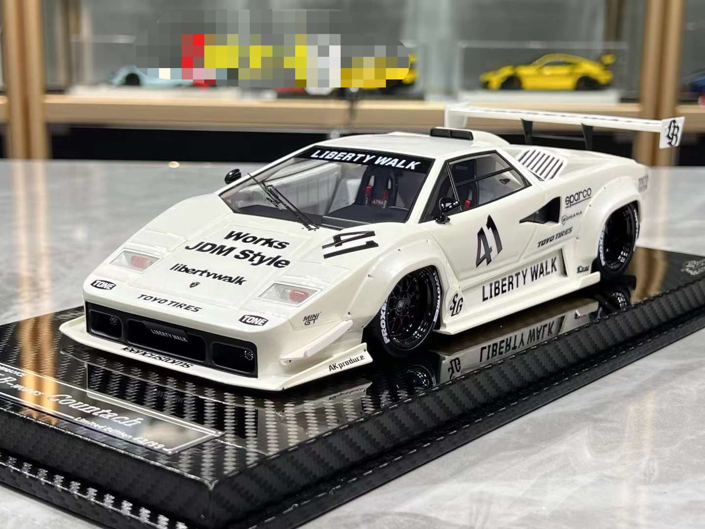 VIP Models LBWK Countach 1/18