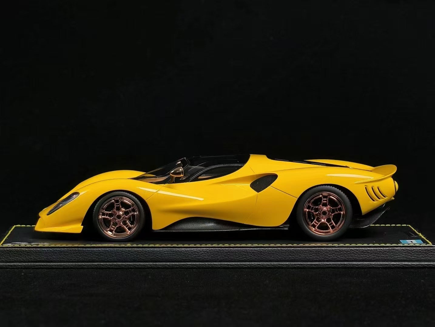 Peako Models De Tomaso P72 1/18