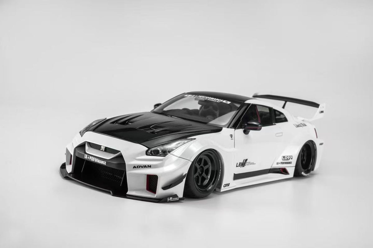 (Pre-Order) MotorHelix Nissan R35 GTR LBWK 1/18