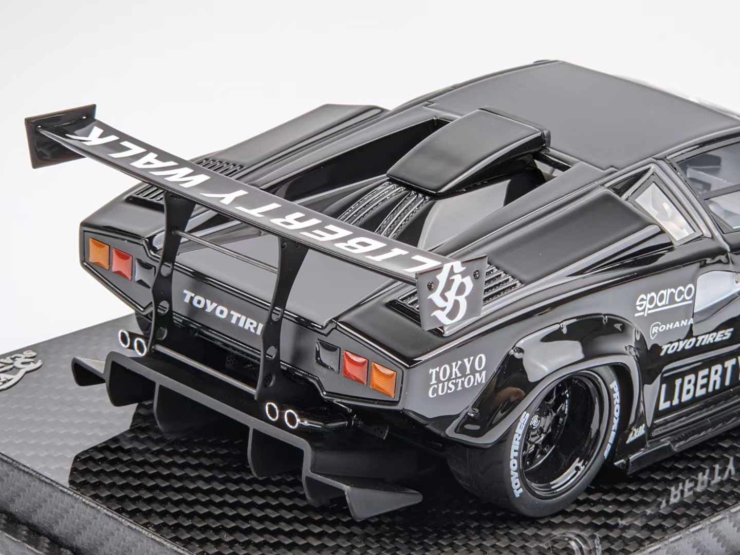 VIP Models LBWK Countach 1/18