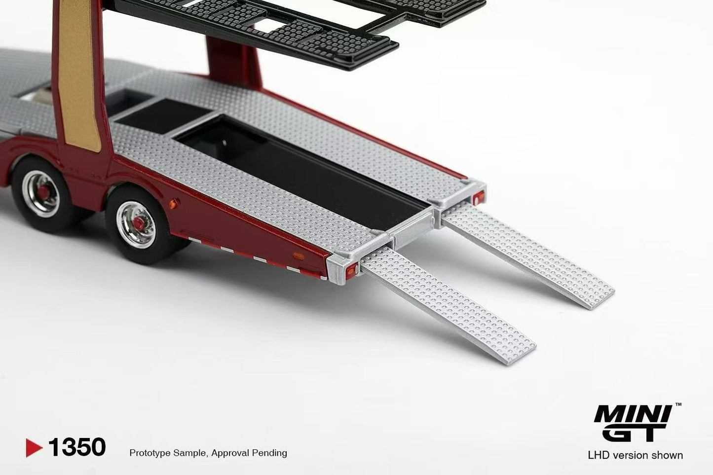 (Pre-Order) MiniGt Scania 770S A6x4NA Car Transporter V8 50th anniversary + Car transporter Red China Packaging