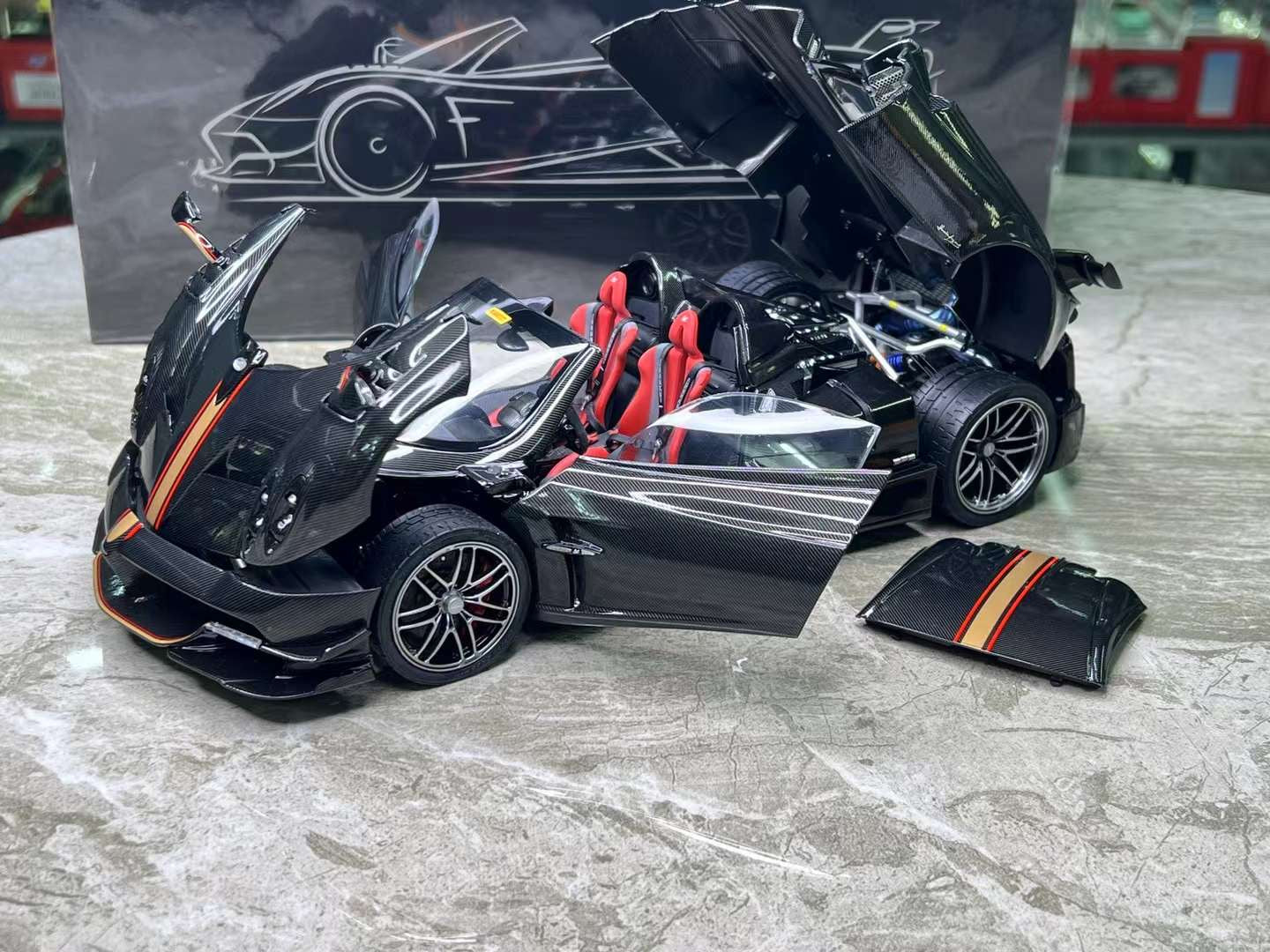 LCD Pagani Huayra Roadster BC 1/18