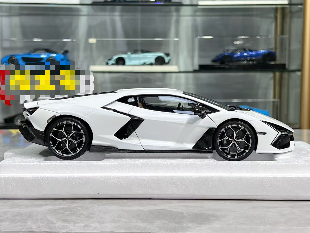 LCD Lamborghini Revuelto 1/18