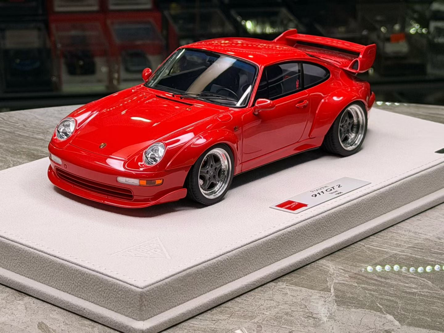 MakeUp Co. Porsche 911 (993) GT2 Street 1996 1/18