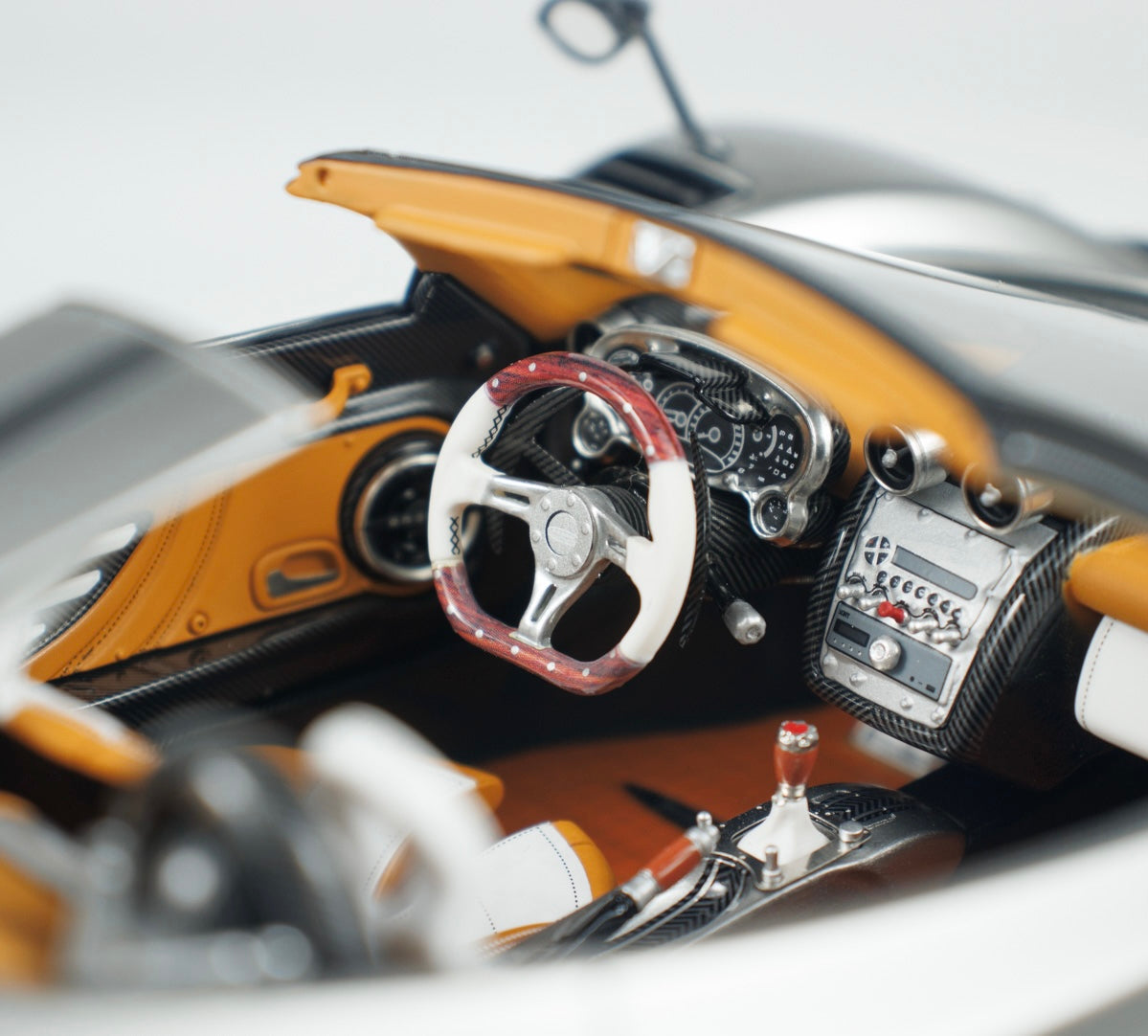 CLEARANCE! Henson & Heaven (HH Models) Pagani Zonda Roadster 1/18