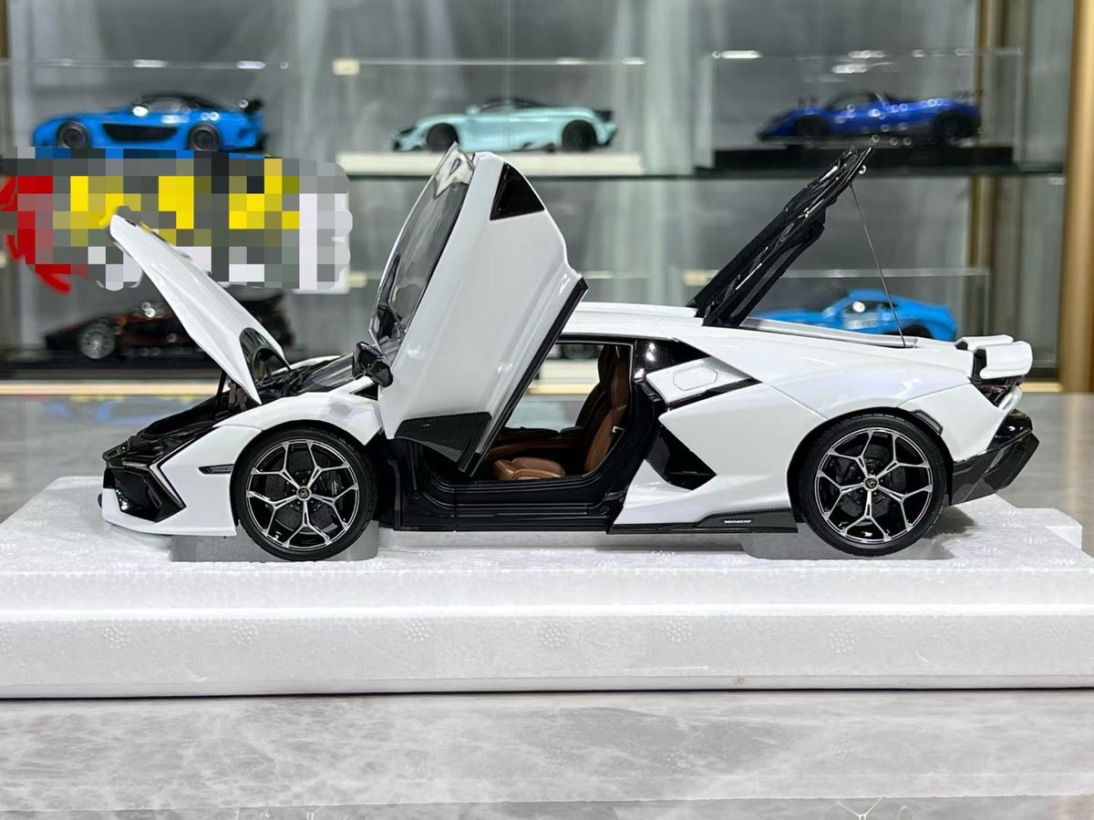 LCD Lamborghini Revuelto 1/18