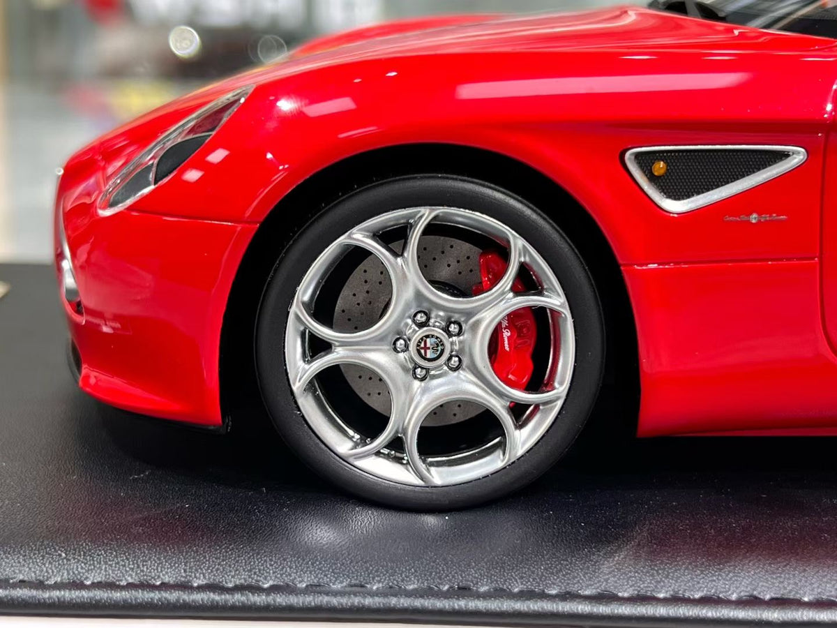 MotorHelix Alfa Romeo 8C Competizione 1/18