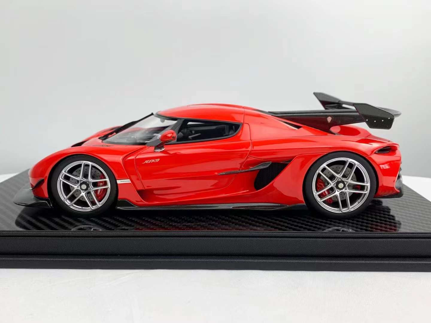 (Pre-Order) FrontiArt Koenigsegg Jesko 1/18 (Pearl Green)