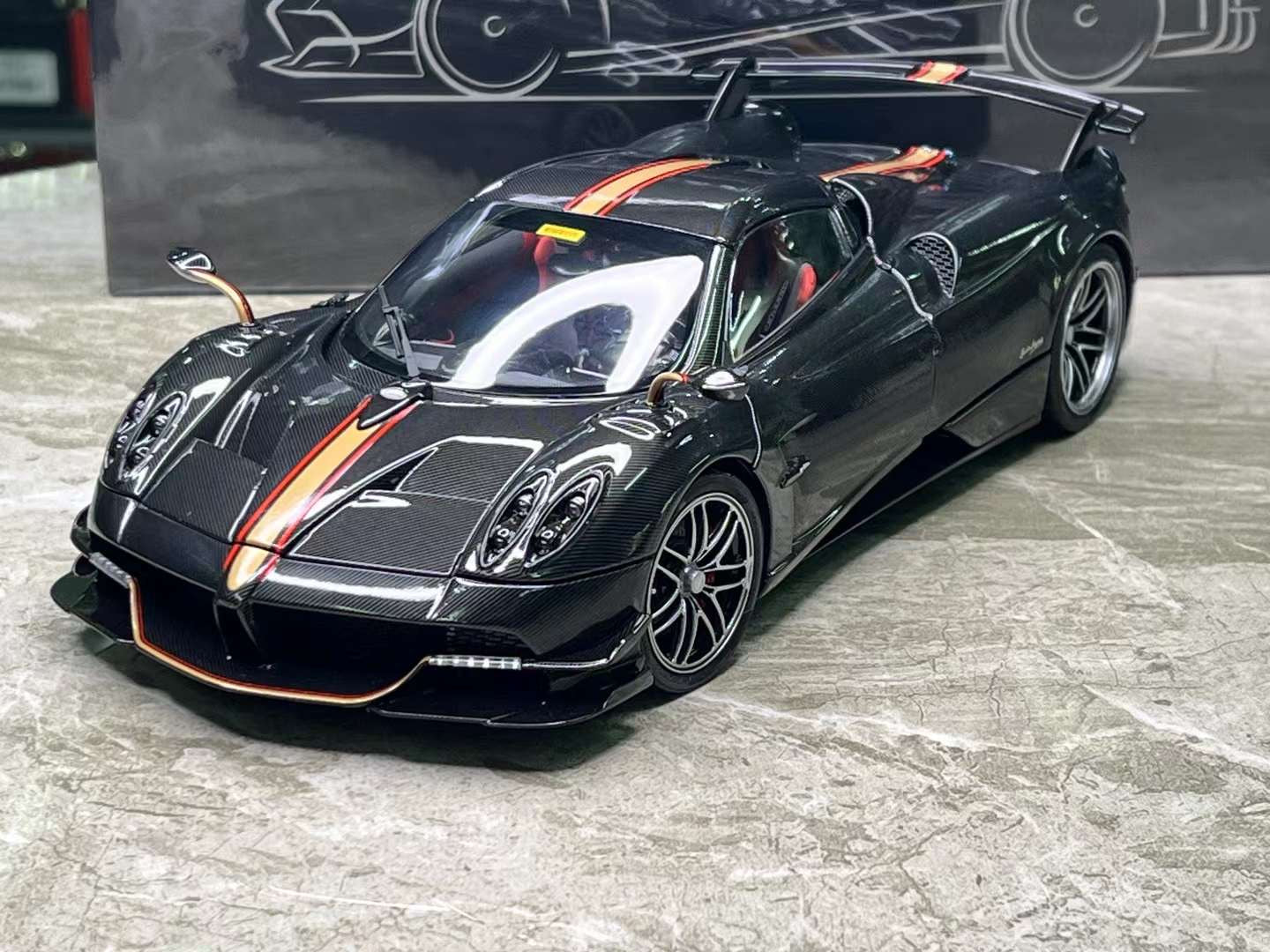 LCD Pagani Huayra Roadster BC 1/18