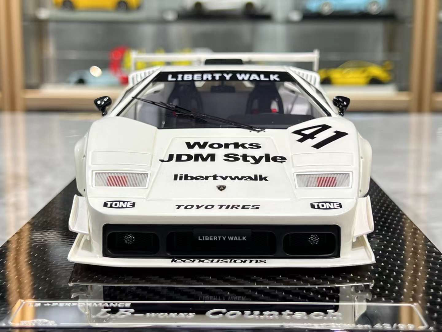 VIP Models LBWK Countach 1/18