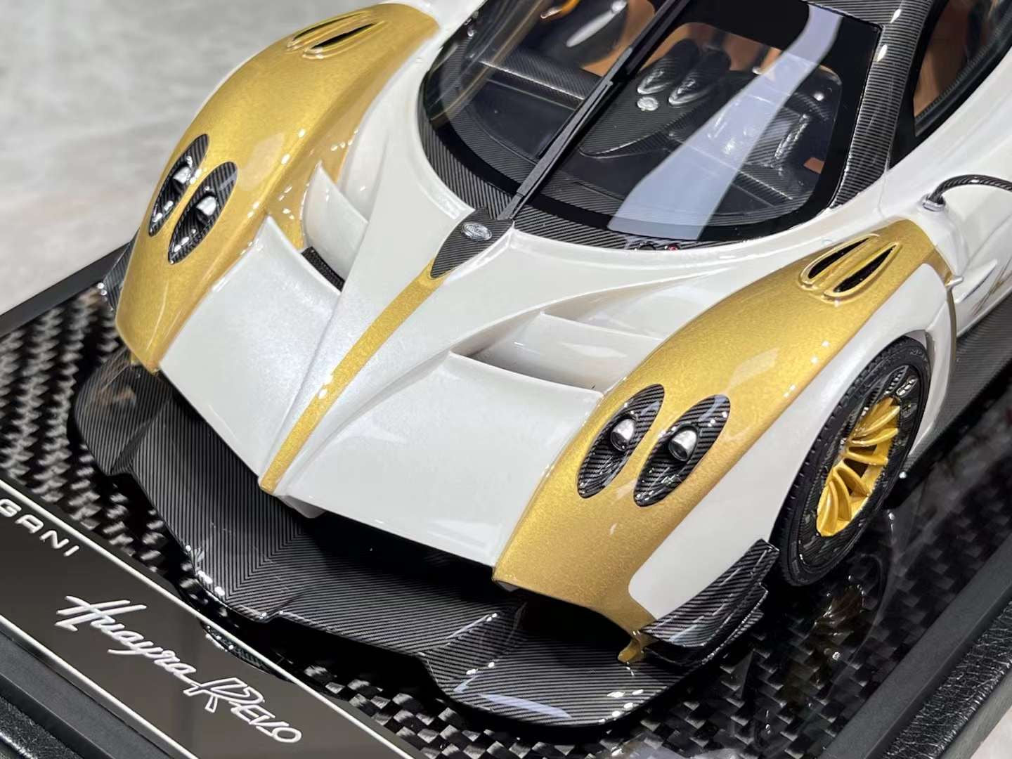 VIP Models Huayra R Evo 1/18