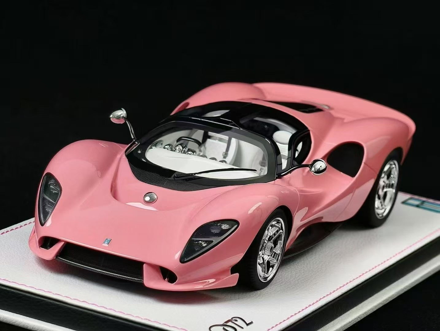 Peako Models De Tomaso P72 1/18
