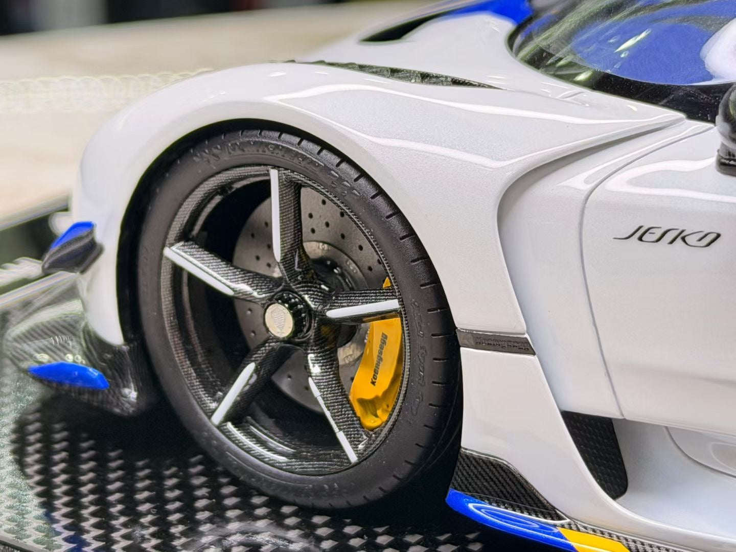 FrontiArt Koenigsegg Jesko 1/18